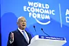 WEF frikjenner Klaus Schwab – Larry Fink tar over som styreleder