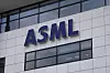 ASML-logoen på utsiden av selskapets hovedkontor i Veldhoven, Nederland