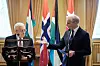 Jonas Gahr Støre og Mahmoud Abbas står ved talerstoler foran norske og palestinske flagg.