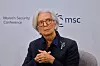 Christine Lagarde sitter på scenen under Munich Security Conference i München.