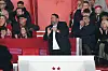 Evangelos Marinakis står og applauderer på tribunen under Nottingham Forest–Arsenal.