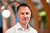 Portrett av Christian Printzell Halvorsen i hvit skjorte på et kontor i Oslo.